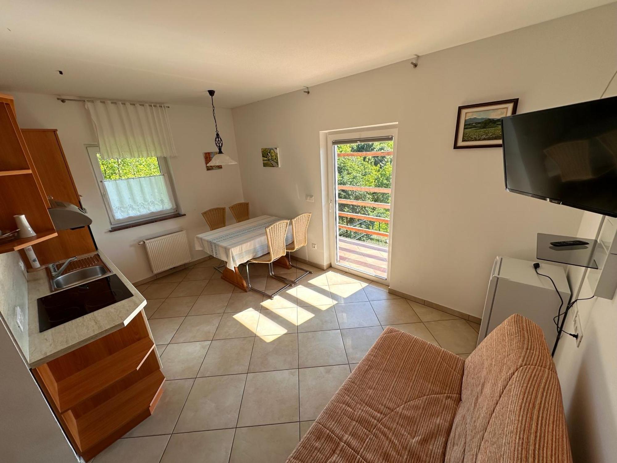 Apartments Suster Stari Trg ob Kolpi Buitenkant foto