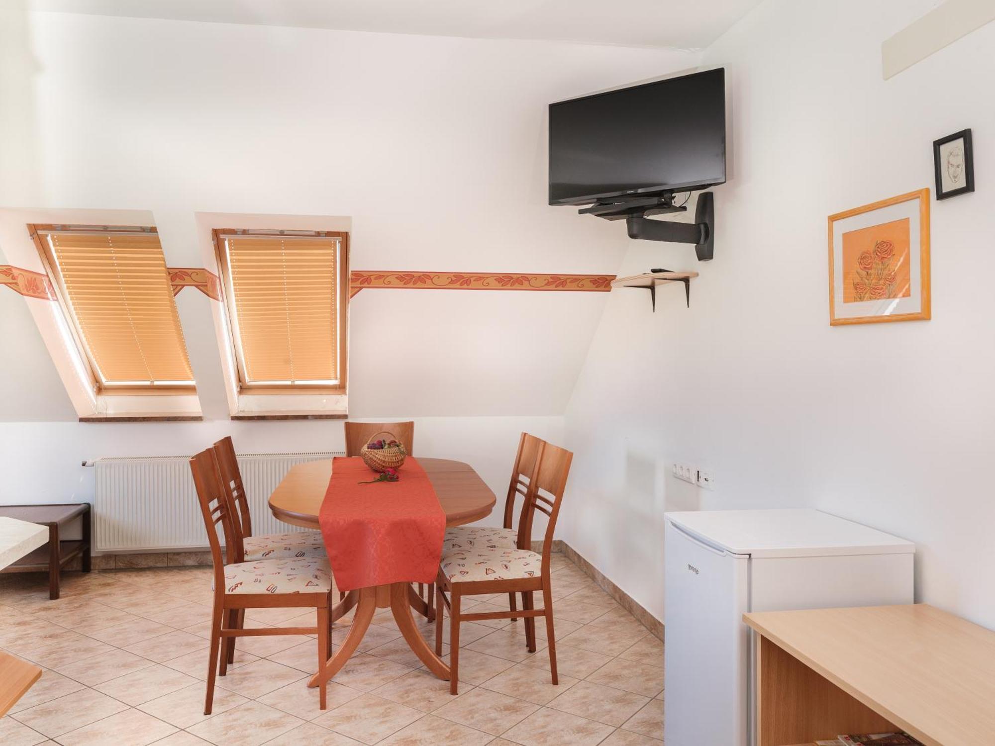Apartments Suster Stari Trg ob Kolpi Buitenkant foto
