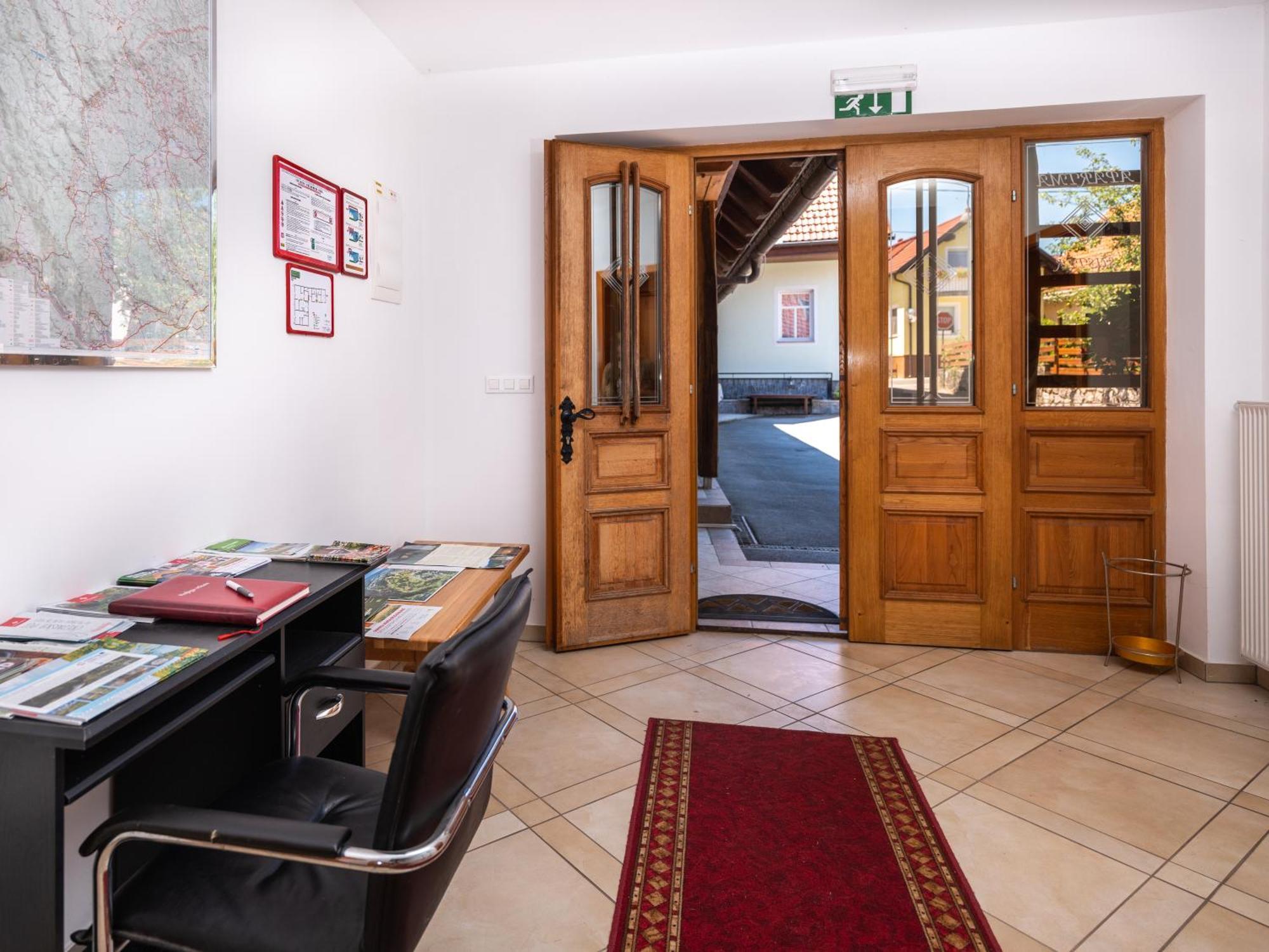 Apartments Suster Stari Trg ob Kolpi Buitenkant foto